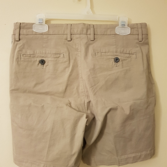 Goodthread's men 7" Inseam Flat-Front - Picture 2 of 2